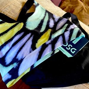 NWT- 2 X’s girls Youth Sports Bras.  Size Medium